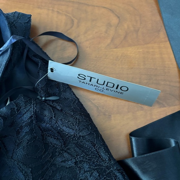 NWT Studio Tahari-Levine Co. Size 6 Navy Lace Dress - Picture 13 of 16